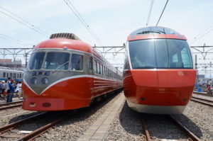 3000形SEと70000形GSEの並び